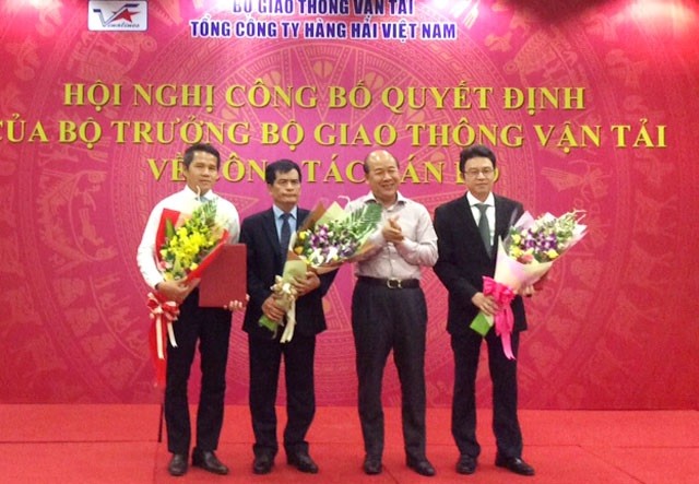 Thứ trưởng Bộ GTVT Nguyễn Văn Công (đứng giữa) tại Lễ công bố quyết định bổ nhiệm nhân sự cấp cao tại Vinalines