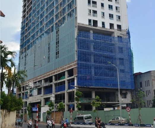 UBND TP Hà Nội yêu cầu chủ đầu tư xây dựng tòa nhà 8B Lê Trực tháo dỡ ngay các tầng xây dựng sai phép