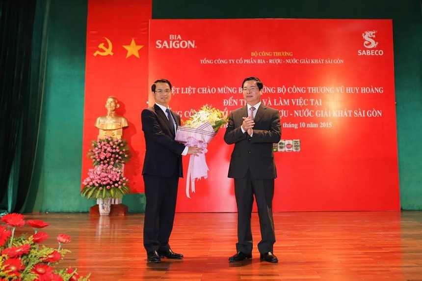 Ông Võ Thanh Hà (bên trái) chính thức trở thành Chủ tịch HĐQT Sabeco.