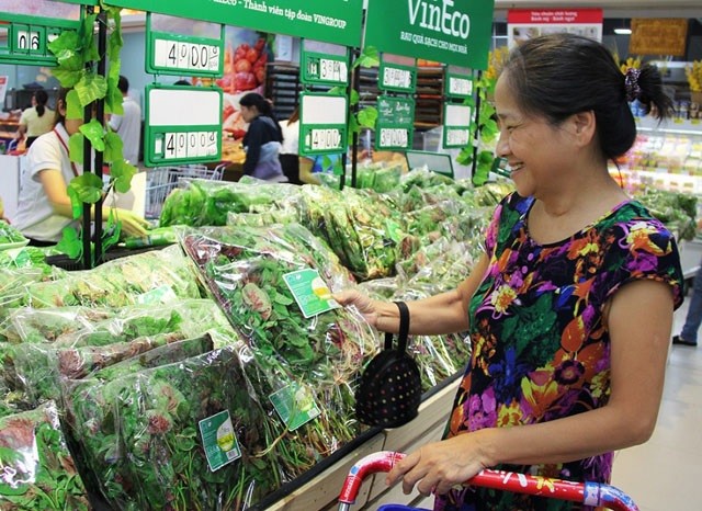 Niềm tin người tiêu dùng trong tháng 10 tăng trưởng mạnh và trên diện rộng là tín hiệu cho thấy nền kinh tế Việt Nam tiếp tục đứng vững trong sự suy giảm thương mại toàn cầu