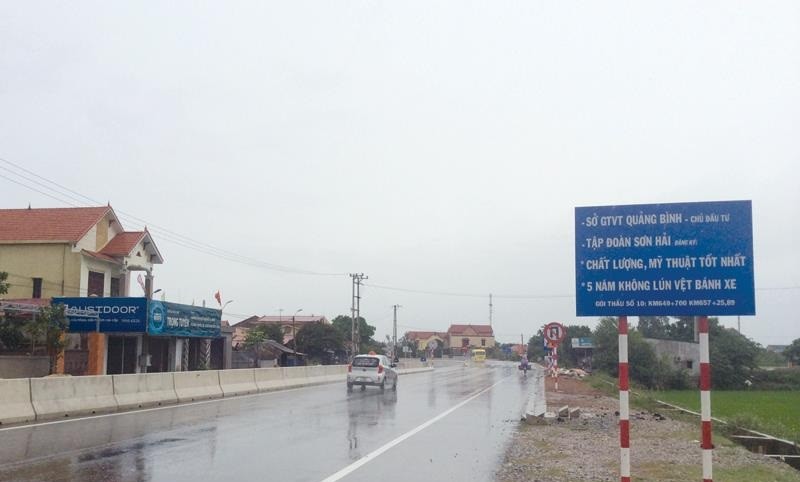 Tuyến Quốc lộ 1 qua Quảng Bình đã hoàn thành nâng cấp để đưa vào khai thác. Ảnh: Anh Minh