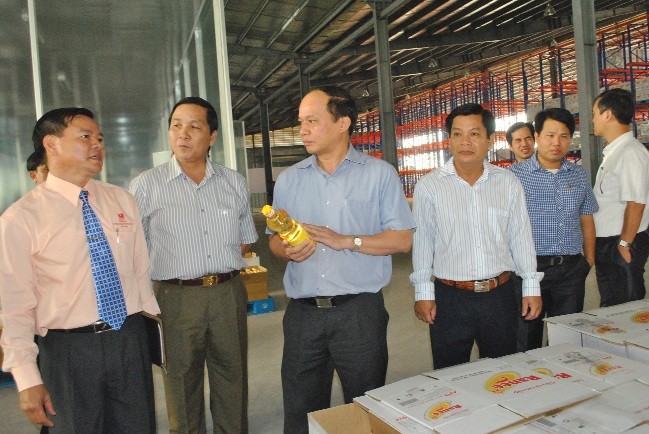 Thứ trưởng Bộ Nông nghiệp và Phát triển nông thôn Vũ Văn Tám đánh giá cao đóng góp của sản phẩm dầu cá Ranee trong việc nâng cao chuỗi giá trị cho cá tra Việt Nam
