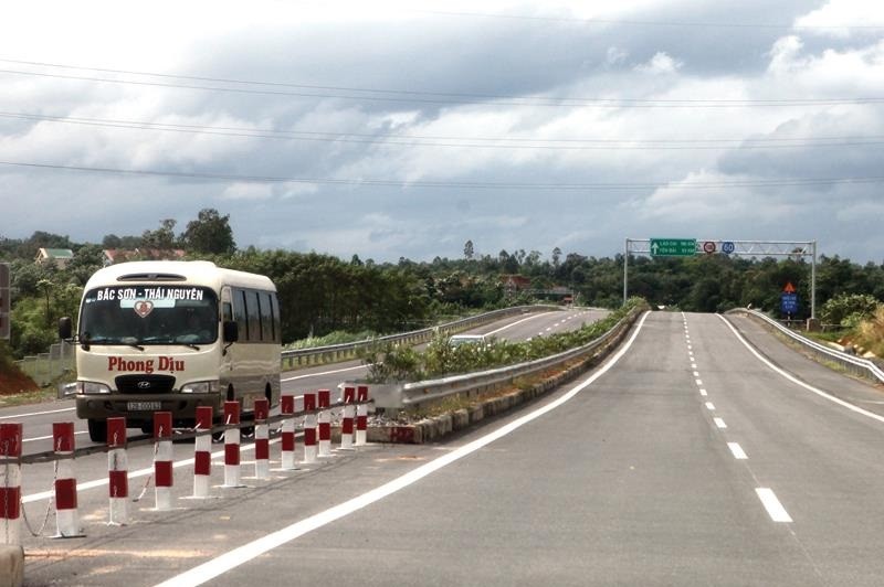 Đường cao tốc Nội Bài - Lào Cai trở thành điểm cộng trong thu hút đầu tư của Yên Bái. Ảnh: Đức Thanh