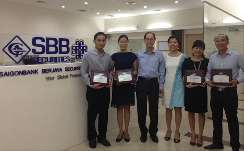HĐQT và Ban điều hành SBBS gồm cả người Việt Nam và Malaysia, là những chuyên gia hiểu biết sâu sắc về văn hóa Việt Nam và kinh nghiệm tại TTCK phát triển của Malaysia