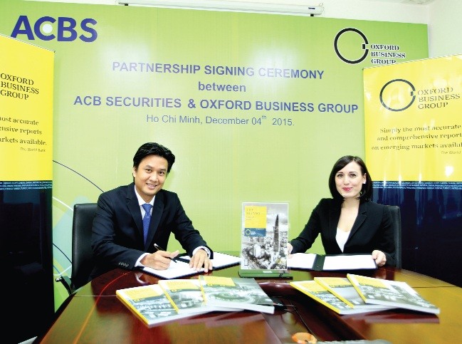Ông Trịnh Thanh Cần, Tổng giám đốc ACBS và đại diện OBG ký kết hợp tác
