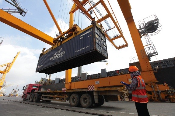 Xuất nhập khẩu là lĩnh vực được xem là chịu tác động mạnh nhất từ tiến trình hội nhập kinh tế quốc tế