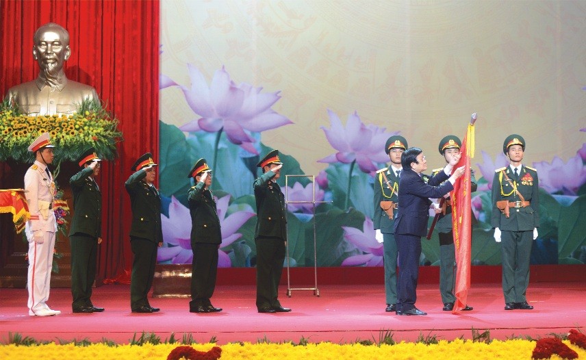 Chủ tịch nước Trương Tấn Sang trao tặng danh hiệu Anh hùng Lao động cho Ngân hàng TMCP Quân đội