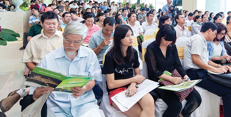 Đợt mở bán sản phẩm đất nền Dự án Him Lam Phú Đông thu hút hàng trăm khách hàng tham dự. Ảnh: Tăng Triển