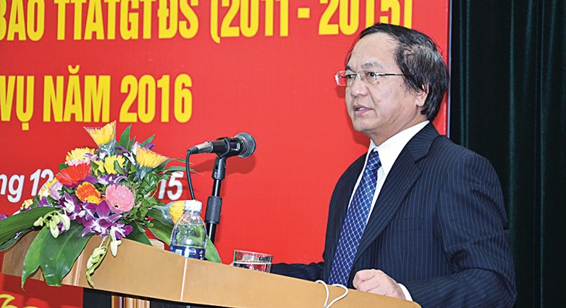 Ông Vũ Tá Tùng phát biểu tại ĐHCĐ lần đầu năm 2016 của Công ty Vận tải đường sắt Hà Nội