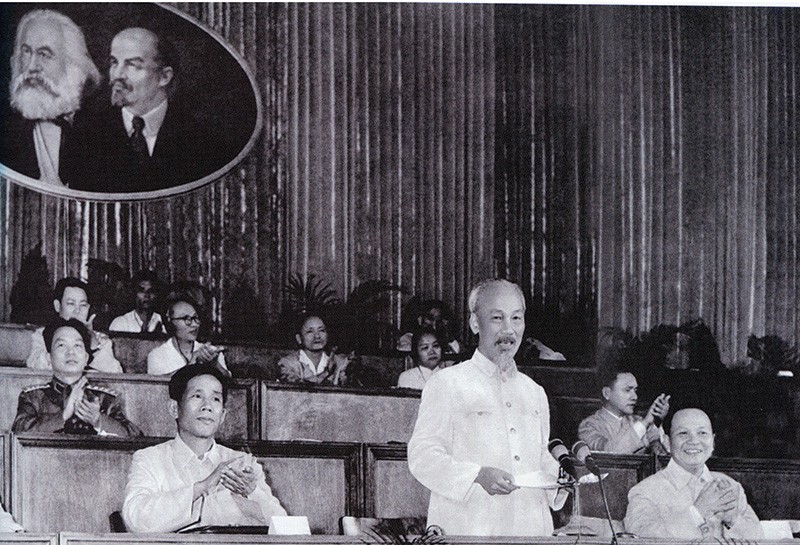 Chủ tịch Hồ Chí Minh tại Đại hội Đảng toàn quốc lần thứ III (9/1960), thông qua Kế hoạch 5 năm lần thứ nhất. Giai đoạn này, Người đã nêu nhiều tư tưởng đổi mới trong xây dựng, phát triển đất nước
