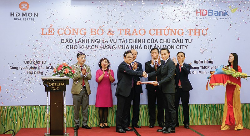 HD Bank chính thức trao chứng thư bảo lãnh nghĩa vụ tài chính cho chủ đầu tư Dự án Mon City