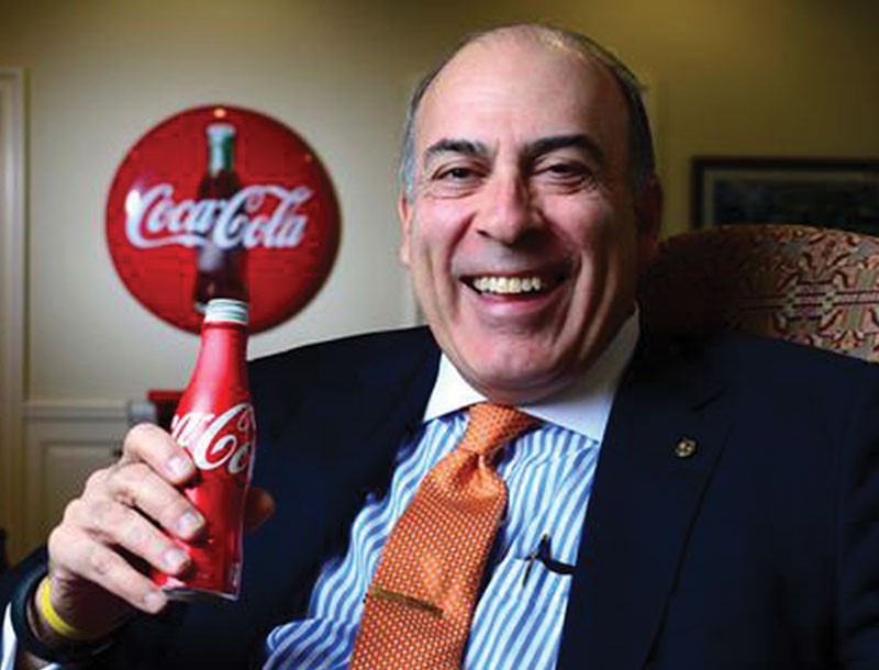 Nhà đầu tư giận dữ, CEO Coca-Cola bị cắt 42% lương