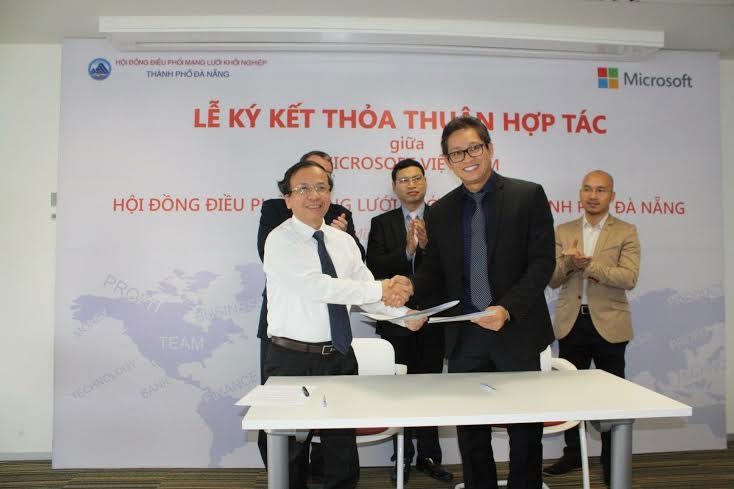 Lễ ký kết biên bản thoả thuận hợp tác giữa Hội đồng điều phối mạng lưới khởi nghiệp Đà Nẵng và đại diện Microsoft