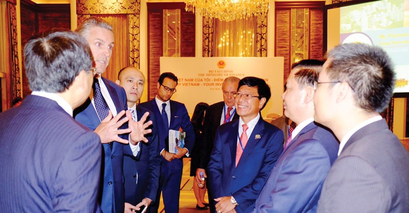 Trao đổi với Bộ trưởng Bộ Tài chính Đinh Tiến Dũng tại Hội nghị xúc tiến đầu tư vào Việt Nam tháng 7/2015, nhiều nhà đầu tư Mỹ bày tỏ sự quan tâm đến cơ hội hợp tác với các DN Việt 