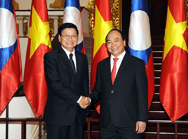Thủ tướng Nguyễn Xuân Phúc tiếp Thủ tướng Lào Thongloun Síoulith