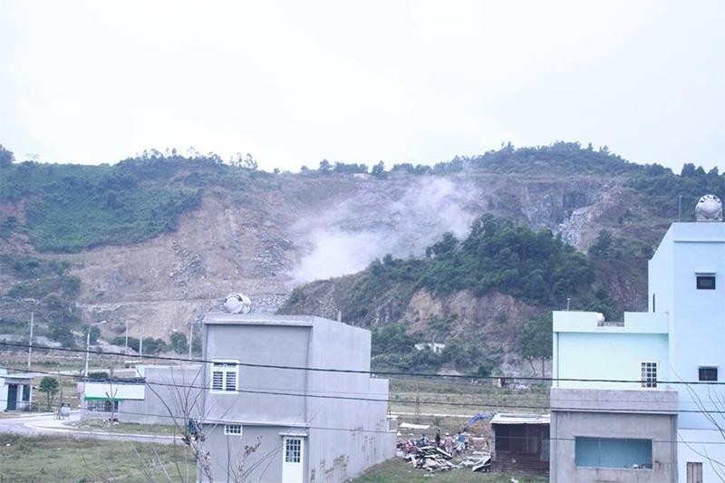 Việc nổ mìn khai thác đá tại các khu mỏ đá trên núi Phước Tường đã gây ảnh hưởng tiêu cực đến sinh hoạt người dân Khu đô thị Phước Lý.