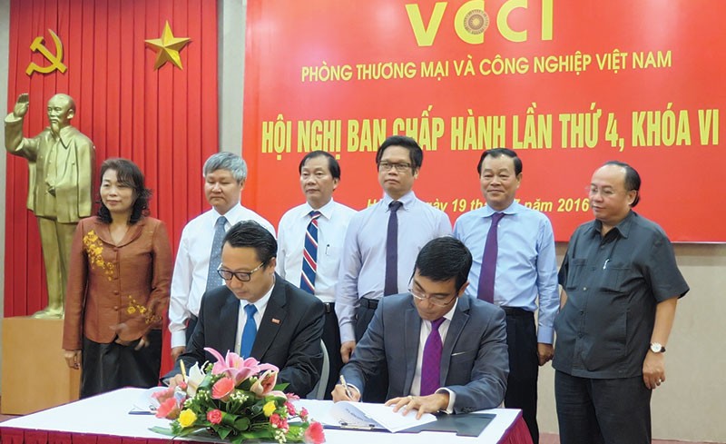 Việc hợp tác giữa HOSE và VCCI nhằm chia sẻ những thông lệ tốt về phát triển bền vững cho doanh nghiệp niêm yết, thúc đẩy TTCK Việt Nam phát triển theo chiều sâu, bền vững  
