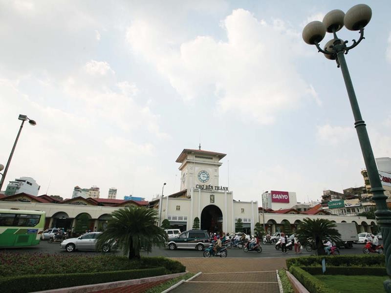 Trung tâm thương mại ngầm Bến Thành nằm phía dưới dọc theo đường Lê Lợi từ chợ Bến Thành đến khu vực Nhà hát Thành phố. Ảnh: Lê Toàn