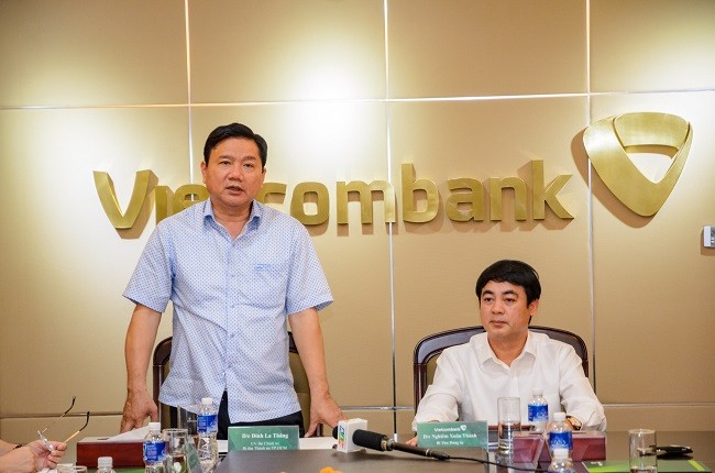 Bí thư Thành ủy Tp.HCM Đinh La Thăng và  ông Nghiêm Xuân Thành, Chủ tịch HĐQT Vietcombank tại buổi gặp