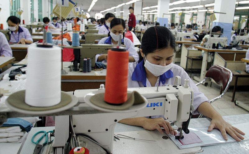 Các doanh nghiệp may mặc Việt Nam đang gặp khó do đầu ra hạn chế