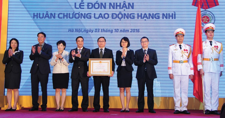 Thừa ủy quyền của Chủ tịch nước, Thứ trưởng Bộ Tài chính Trần Xuân Hà trao Huân chương Lao động hạng Nhì cho VSD tại Lễ kỷ niệm 10 năm hoạt động