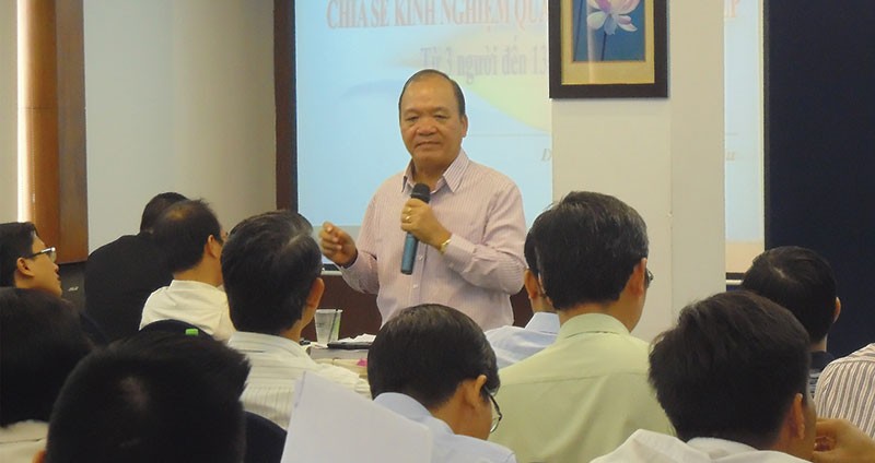 Ông Hoàng Minh Châu trong một buổi nói chuyện với các doanh nhân về quản trị doanh nghiệp