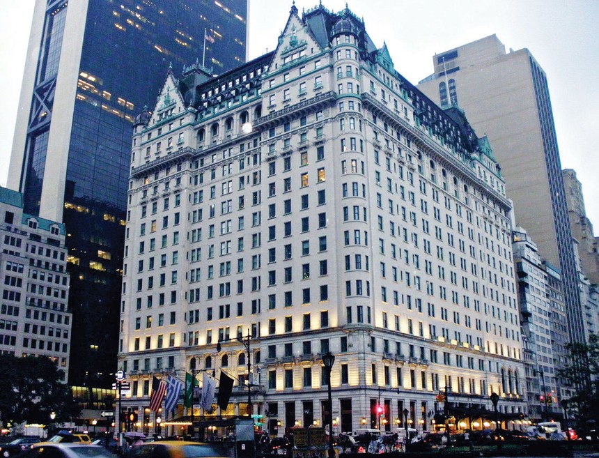 Plaza Hotel, viên kim cương quý trên vương miện của đế chế bất động sản Donald Trump cũng đã được bán cho Hoàng tử Ả Rập Xê út và nhà đầu tư Singapore