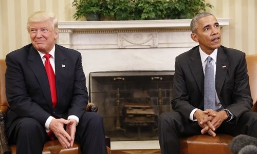 Ông Donald Trump (trái) và Tổng thống Mỹ Barack Obama tại cuộc gặp ở Nhà Trắng hôm 10/11. Ảnh: AP