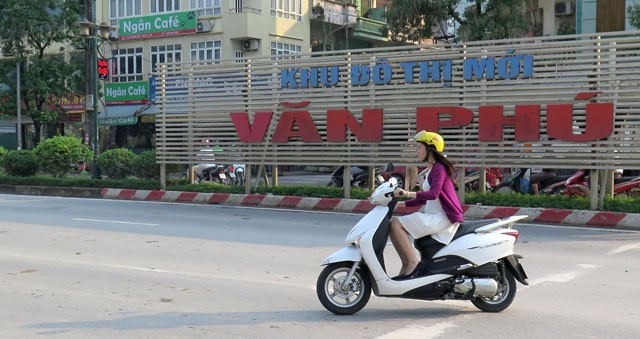 Khu đô thị mới Văn Phú nằm trên địa bàn phường Phú La, quận Hà Đông, quy mô 94,1ha và mức đầu tư 820 triệu USD, do CTCP đầu tư Văn Phú - Invest làm chủ đầu tư.