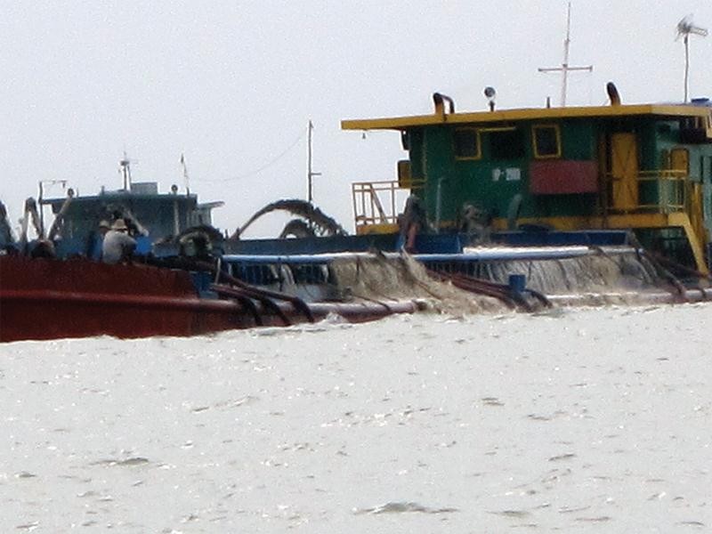 Nạo vét luồng đường thủy ở Bắc Ninh, Bắc Giang, Hà Nội: Nhà thầu… thành “cát tặc”