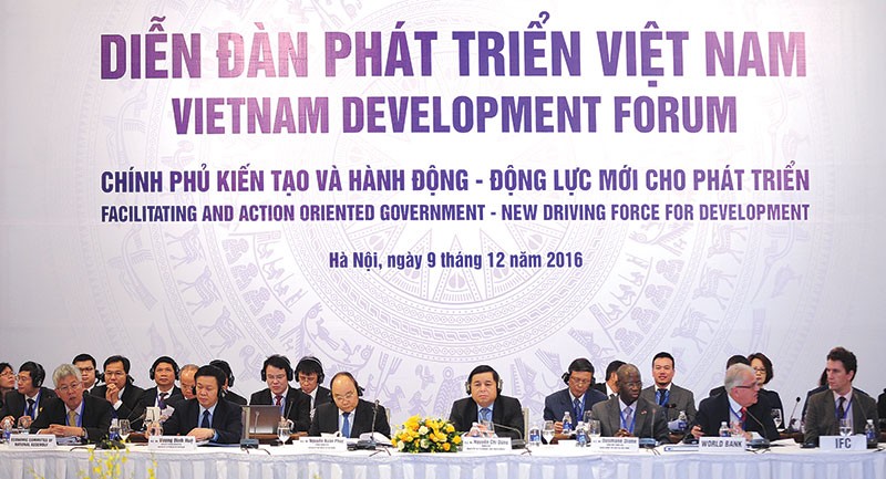 Thủ tướng Nguyễn Xuân Phúc và Phó thủ tướng Vương Đình Huệ tham dự Diễn đàn