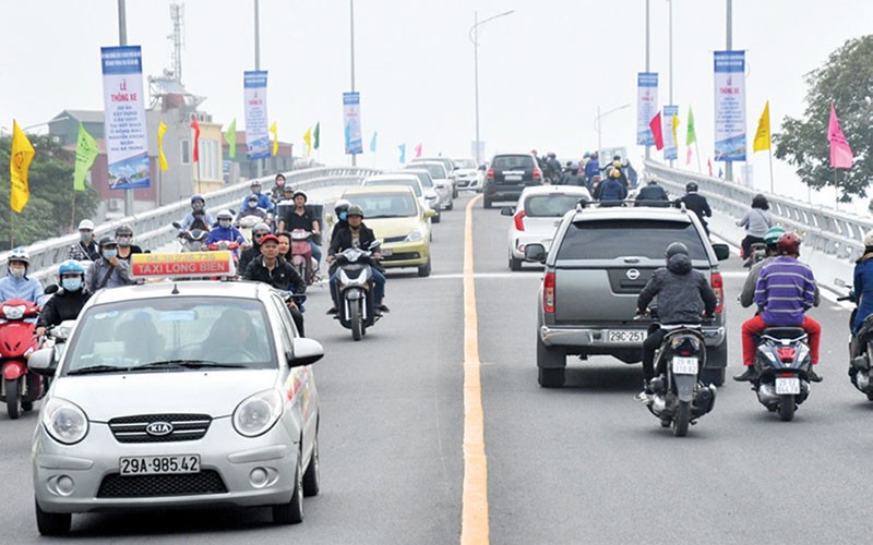 Việc thông xe cầu vượt nút giao Nguyễn Khoái - Trần Khát Chân, giúp giải tỏa áo lực ùn tắc giao thông của khu vực phía Nam Hà Nội - Ảnh: Dũng Minh
