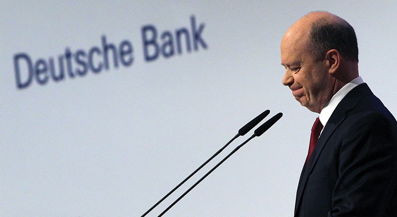 CEO Deutsche Bank nói lời xin lỗi trên khắp mặt báo Đức