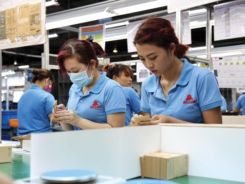 Sản xuất bao bì tại Công ty Goldsun cung cấp cho Samsung - doanh nghiệp FDI có đóng góp lớn nhất vào xuất khẩu của Việt Nam. Ảnh: Đức Thanh