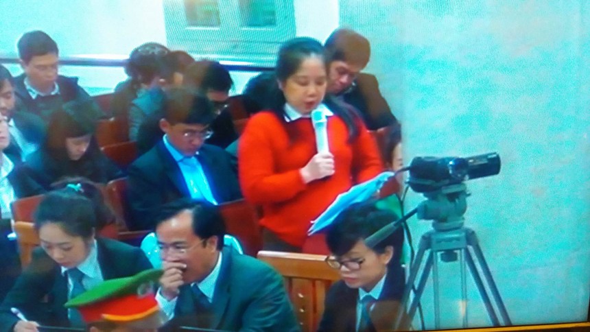 Bà Ngô Kim Lan đại diện cho nhóm bà Hứa Thị Phấn trình bày lý do cho Công ty Trung Dung mượn tài sản thế chấp.