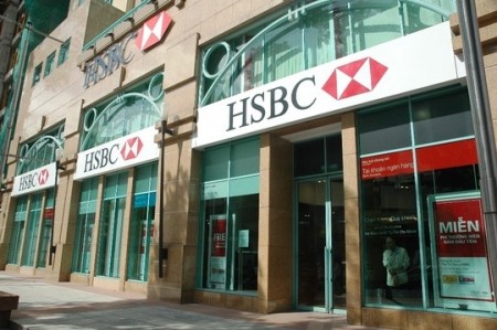 Ngân hàng HSBC bị khách hàng than phiền vì phí dịch vụ cao trong khi chất lượng không tương xứng
