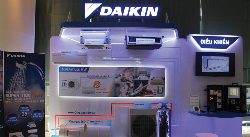 Dòng máy điều hòa tạo ra nước nóng bằng nhiệt thải từ quá trình làm lạnh của Daikin được nhiều chủ đầu tư dự án xanh lựa chọn. Ảnh: Việt Dũng     