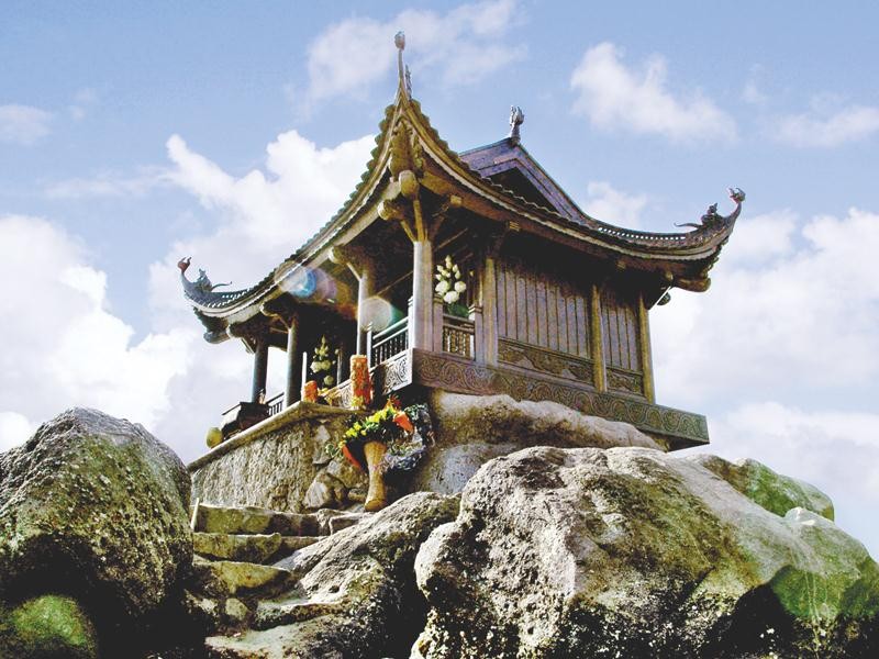 Chùa Đồng (Yên Tử, Quảng Ninh) được Trung tâm Sách kỷ lục Việt Nam ghi nhận là ngôi chùa đồng lớn nhất cả nước.