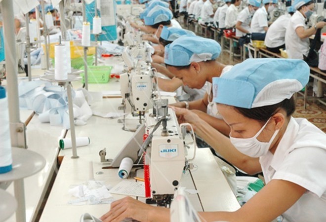 Theo ILO, dự báo máy móc công nghệ 4.0 có thể thay thế 65% lao động dệt may, da giày của Indonesia, 86% của Việt Nam, 88% của Campuchia trong một thập niên tới