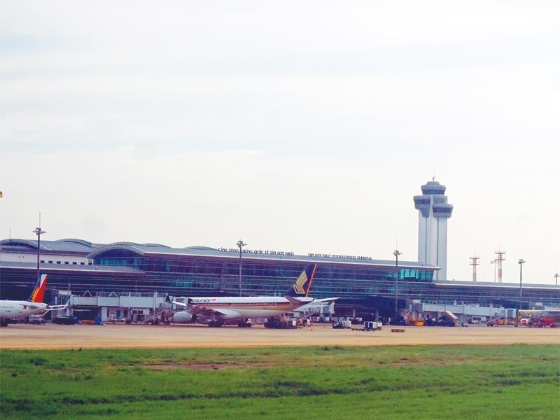 Sân bay Tân Sơn Nhất đang trong tình trạng quá tải. Ảnh: Đức Thanh