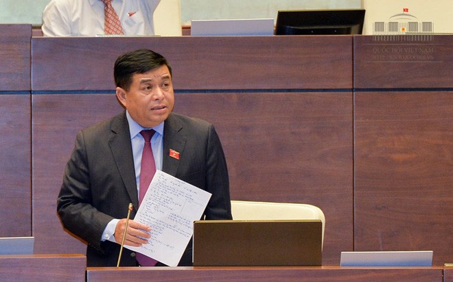 Bộ trưởng Kế hoạch và Đầu tư Nguyễn Chí Dũng trao đổi về Dự thảo Luật Hỗ trợ doanh nghiệp nhỏ và vừa (DNNVV) tại Quốc hội