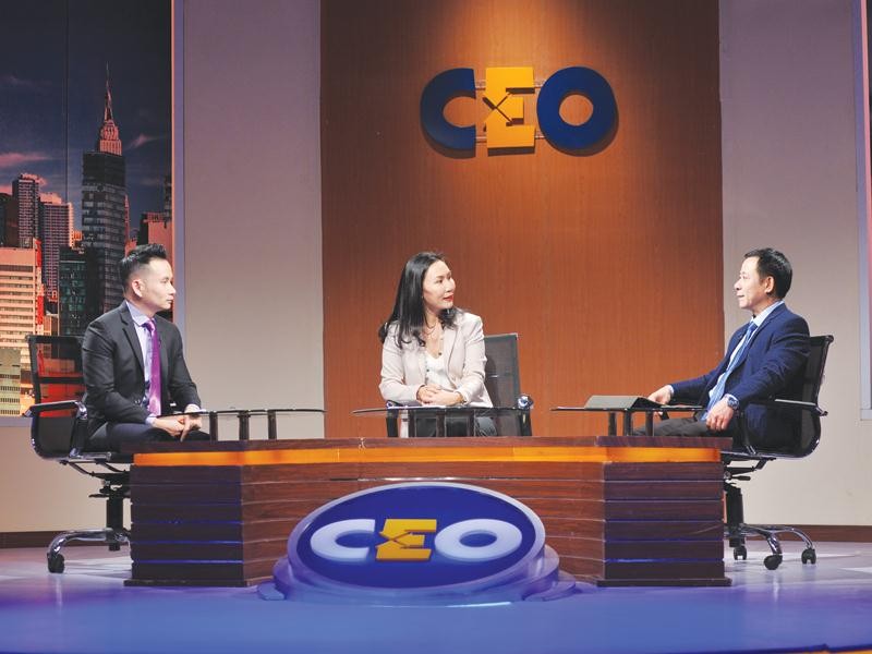 Bà Vũ Ngọc Hương, Chủ tịch HĐQT kiêm Tổng giám đốc Công ty cổ phần Đầu tư và Dịch vụ Sao Kim ngồi vị trí CEO.