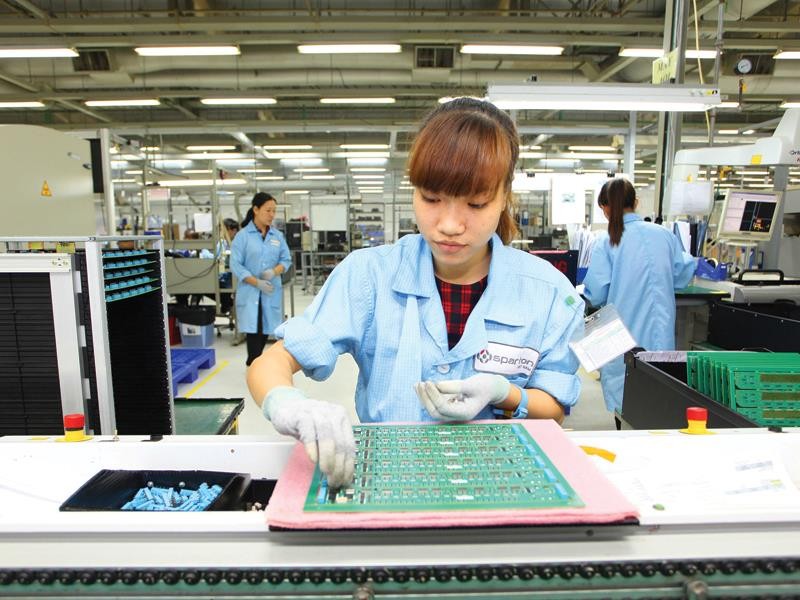 Công nghiệp chế biến - chế tạo đang có bước chuyển biến tích cực. Trong ảnh: Sản xuất tại Nhà máy Sparton Việt Nam tại TP.HCM. Ảnh: Lê Toàn