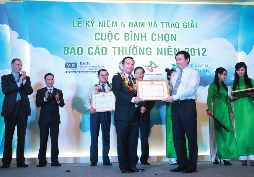 Tại Lễ kỷ niệm 5 năm Cuộc bình chọn năm 2012, ông Vương Đình Huệ trên cương vị 
Bộ trưởng Bộ Tài chính, đã đến chúc mừng các DN đạt giải, đồng thời trao kỷ niệm chương cho các thành viên Ban Tổ chức