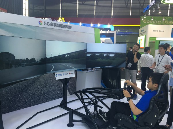 Thử nghiệm lái xe từ xa dựa trên công nghệ 5G tại Mobile World Congress Shanghai 2017.
