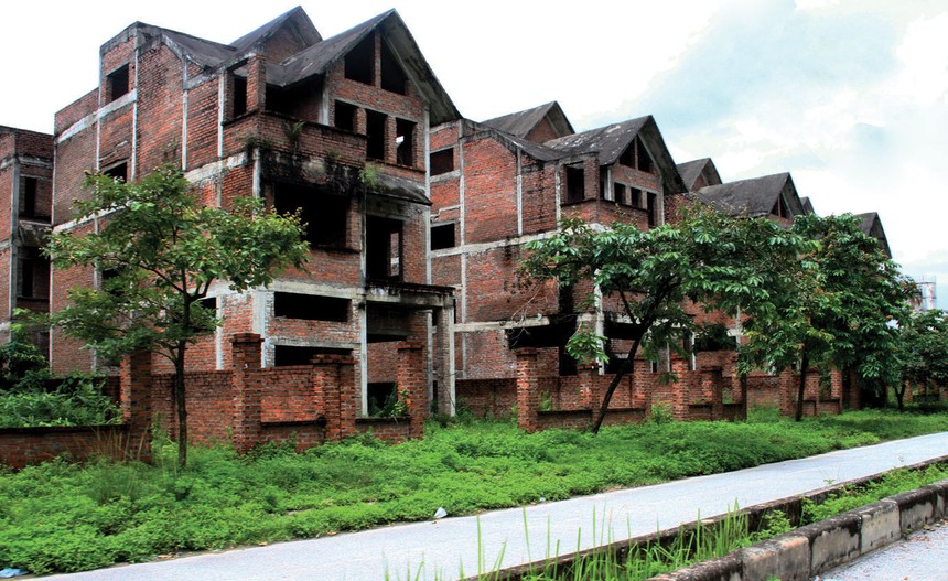 Nhiều căn biệt thư, liền kề tại Khu đô thị Phú Thịnh đang bị bỏ hoang. Ảnh: Nguyễn Thành
