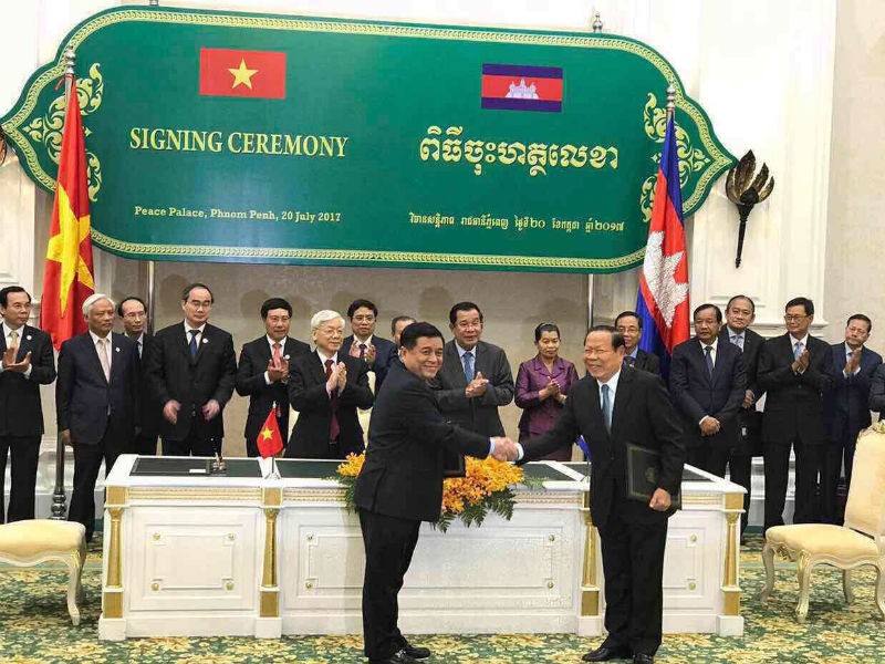 Ký kết Thỏa thuận khung Kết nối hai nền kinh tế Việt Nam - Campuchia.