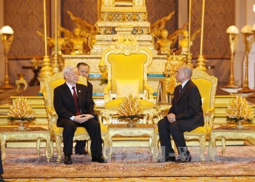 Ngay sau lễ đón chính thức, Tổng Bí thư Nguyễn Phú Trọng đã tiến hành hội đàm với Quốc vương Campuchia Norodom Sihamoni. Ảnh: TTXVN