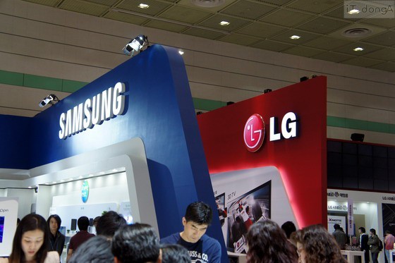 Từ đầu năm tới nay, việc Samsung Display, rồi LG Display tăng vốn đầu tư để mở rộng nhà máy đã khiến lượng nhập khẩu từ Hàn Quốc tăng lên