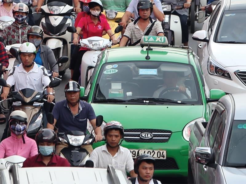 Cũng như các hãng taxi truyền thống, Mai Linh đang đối mặt với sự cạnh tranh rất lớn từ các công ty công nghệ trong lĩnh vực vận tải như Grab, Uber. Ảnh: Đức Thanh